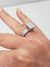 Load image into Gallery viewer, 18k White Gold Rayalty 2.00ct Princess Diamond Invisible Set Ring