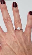 Load image into Gallery viewer, 585 14k White Gold 1.00ct Round Diamond Solitaire Engagement Ring