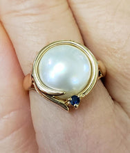 Load image into Gallery viewer, 14k Yellow Gold Round Mabe Pearl & Sapphire Ring