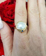 Load image into Gallery viewer, 14k Yellow Gold Round Mabe Pearl & Sapphire Ring