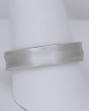Load image into Gallery viewer, MENS 18k WHITE GOLD PLAIN HIGH POLISHED CONCAVE SOLID WEDDING BAND RING 6MM 10