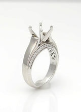 Load image into Gallery viewer, 750 18k WHITE GOLD .26ct ROUND DIAMOND FOUR PRONG ENGAGEMENT SEMI MOUNT RING