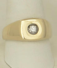 Load image into Gallery viewer, MENS 10k YELLOW GOLD HIGH POLISH 1/10ct ROUND DIAMOND SOLITAIRE BAND RING