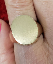 Load image into Gallery viewer, Mens 10k Yellow Gold Oval Signet Ring 20mm
