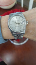 Load and play video in Gallery viewer, Rolex Datejust 36mm 16220 Stainless Steel Jubilee Silver Stick Dial Auto 1991
