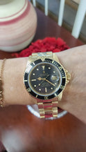 Load and play video in Gallery viewer, Rolex Submariner Date 16808 40mm 18K Yellow Gold Black Nipple Dial T SWISS T
