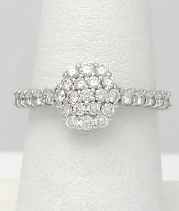14k White Gold .82ct Round Diamond Cluster Flower Ring