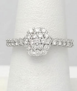 14k White Gold .82ct Round Diamond Cluster Flower Ring