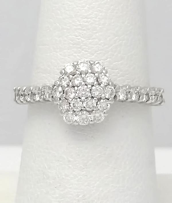 14k White Gold .82ct Round Diamond Cluster Flower Ring