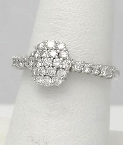 14k White Gold .82ct Round Diamond Cluster Flower Ring