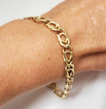 Load image into Gallery viewer, Mens 14K Italian Yellow Gold 7mm Infinity Link Bracelet 8 1/2&quot;
