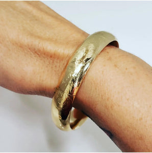 14k Yellow Gold Hard Oval Bangle Bracelet 10.8mm 6 3/4" (small dent)