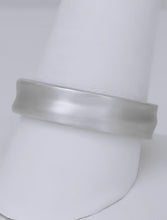 Load image into Gallery viewer, MENS 18k WHITE GOLD PLAIN HIGH POLISHED CONCAVE SOLID WEDDING BAND RING 6MM 10
