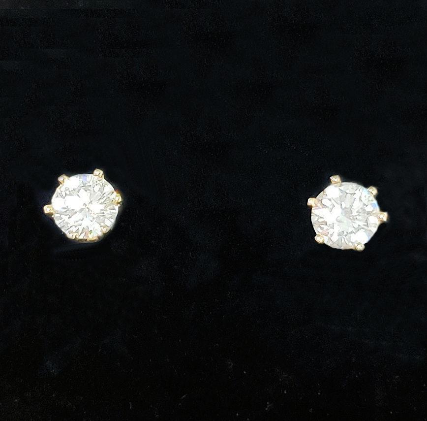 1.04ct T.W. Round Brilliant Cut Diamonds in 14k Yellow Gold