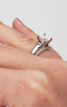 Load image into Gallery viewer, 750 18k WHITE GOLD .26ct ROUND DIAMOND FOUR PRONG ENGAGEMENT SEMI MOUNT RING
