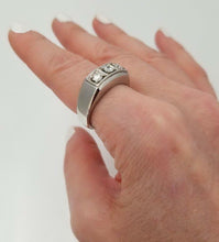 Load image into Gallery viewer, MENS 950 PLATINUM 1/2ct VS2-SI1 ROUND DIAMOND SOLID HEAVY THREE STONE BAND RING
