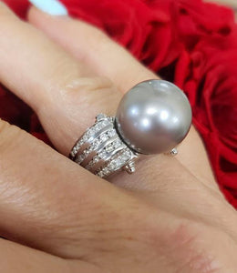 Exquisite 14k White Gold 14mm Tahitian Pearl and Diamond Ring