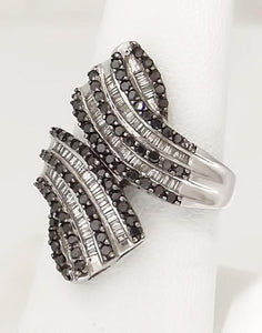 LADIES 10k WHITE GOLD 1.00ct BLACK & WHITE CLEAR DIAMOND DIAMOND WRAP RING