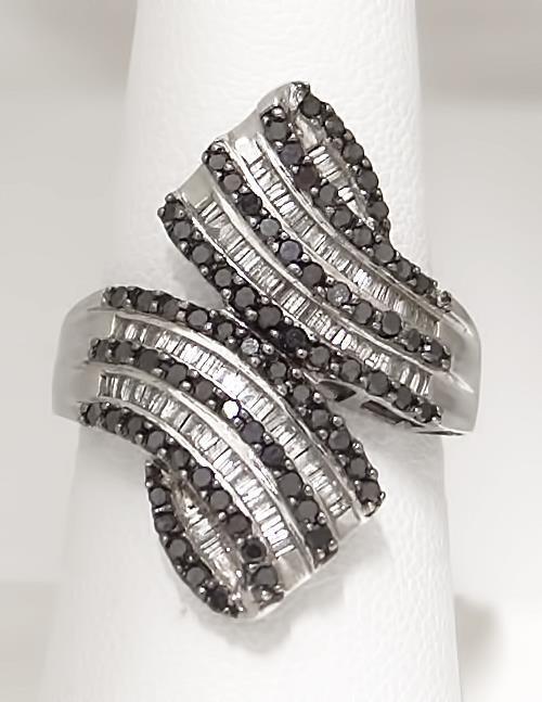 LADIES 10k WHITE GOLD 1.00ct BLACK & WHITE CLEAR DIAMOND DIAMOND WRAP RING