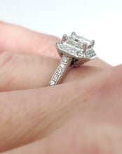 Load image into Gallery viewer, 1 1/2ct t.w. PRINCESS CUT DIAMOND ENGAGEMENT RING in PLATINUM VS2/HI
