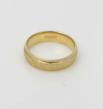 Load image into Gallery viewer, 14k YELLOW GOLD BRUSHED MILGRAIN WEDDING BAND CROWN 6MM
