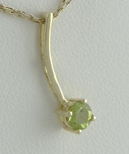 LADIES 10K YELLOW GOLD 1/4ct SYNTHETIC PERIDOT AUGUST STICK PENDANT CHARM .71"