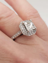 Load image into Gallery viewer, 1 1/2ct t.w. PRINCESS CUT DIAMOND ENGAGEMENT RING in PLATINUM VS2/HI
