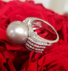 Exquisite 14k White Gold 14mm Tahitian Pearl and Diamond Ring