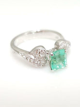 Load image into Gallery viewer, 1.00ct SPRING GREEN EMERALD &amp; DIAMOND RING in 750 18K WHITE GOLD
