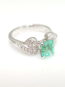 1.00ct SPRING GREEN EMERALD & DIAMOND RING in 750 18K WHITE GOLD