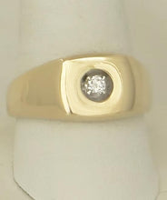 Load image into Gallery viewer, MENS 10k YELLOW GOLD HIGH POLISH 1/10ct ROUND DIAMOND SOLITAIRE BAND RING
