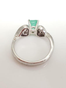 1.00ct SPRING GREEN EMERALD & DIAMOND RING in 750 18K WHITE GOLD