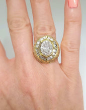 Load image into Gallery viewer, 3.00ct DIAMOND OCTAGON SHAPE RING in 18K 750 YELLOW GOLD

