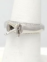 Load image into Gallery viewer, 750 18k WHITE GOLD .26ct ROUND DIAMOND FOUR PRONG ENGAGEMENT SEMI MOUNT RING
