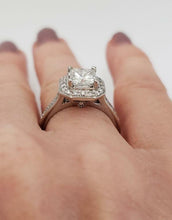 Load image into Gallery viewer, 1 1/2ct t.w. PRINCESS CUT DIAMOND ENGAGEMENT RING in PLATINUM VS2/HI
