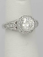 Load image into Gallery viewer, 18k WHITE GOLD 1.00ct ROUND DIAMOND VS2 HALO ENGAGEMENT RING FREE SIZING
