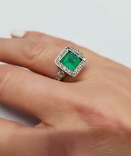 Load image into Gallery viewer, LADIES 14k WHITE GOLD 2.65ct PRINCESS CUT EMERALD 1/4ct ROUND DIAMOND HALO RING
