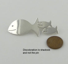 Load image into Gallery viewer, LADIES 925 STERLING SILVER 3 FISH SOLID FINE JEWELRY HIGH POLISH PIN BROOCH 1&quot;
