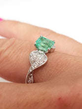 Load image into Gallery viewer, 1.00ct SPRING GREEN EMERALD &amp; DIAMOND RING in 750 18K WHITE GOLD
