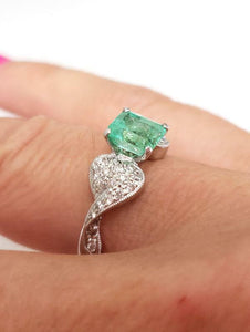 1.00ct SPRING GREEN EMERALD & DIAMOND RING in 750 18K WHITE GOLD