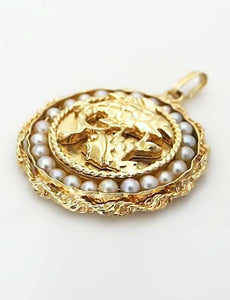 14k YELLOW GOLD ROUND PENDANT WITH TWO FISH & PEARLS