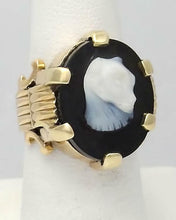Load image into Gallery viewer, 14k YELLOW GOLD CUSTOM MADE OVAL BLACK ONYX WHITE CARVED ANIMAL CAT RING
